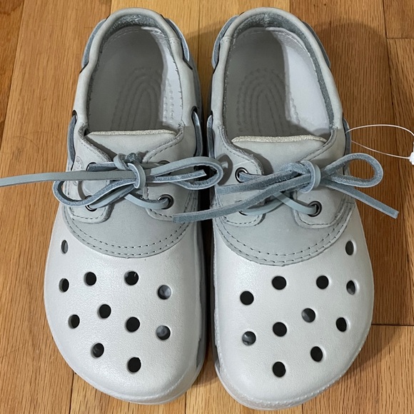 Crocs Islander Boat Clog Shoe
Light Gray/Light Blue Leather tie
Size W9….M7 - Picture 1 of 9